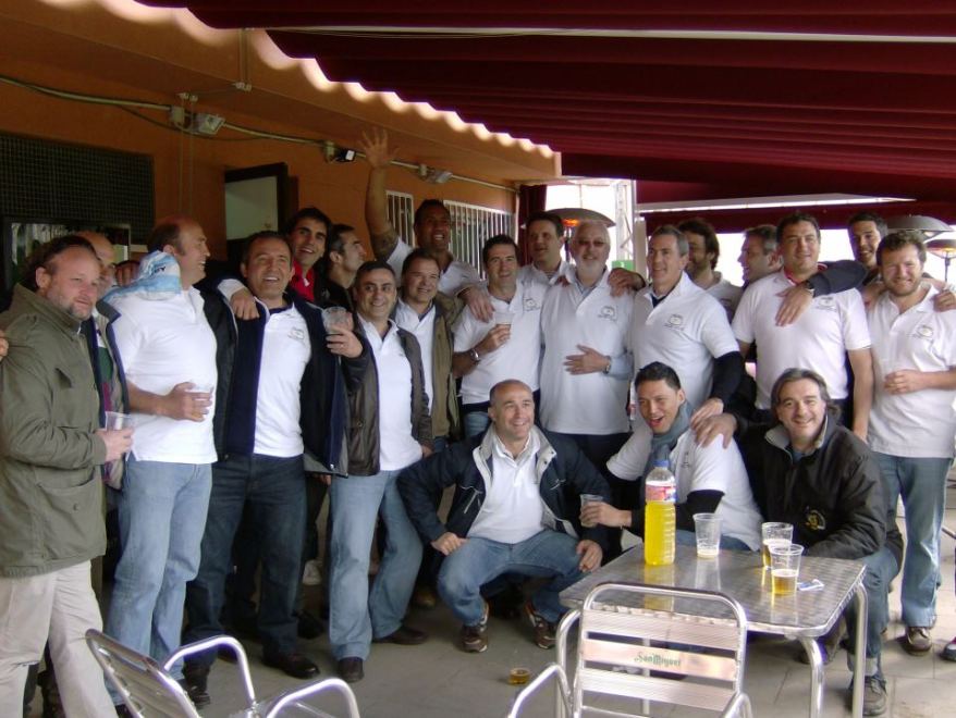 Parte de la plantilla del M.A.R.U Campeona de Liga en 2002