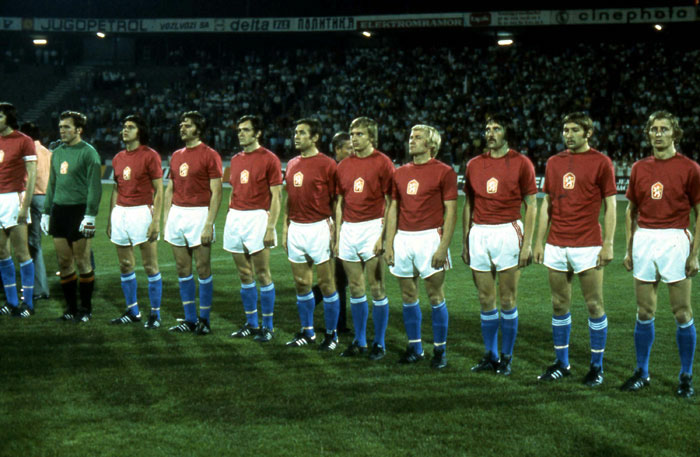 Antonín Panenka, el tercero por la derecha