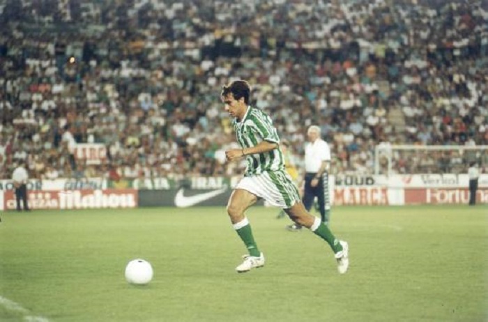 Alfonso Pérez y las botas de fútbol que marcaron una&nbsp;generación